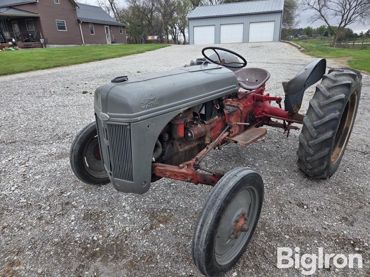 1950-ford-8n-image-1
