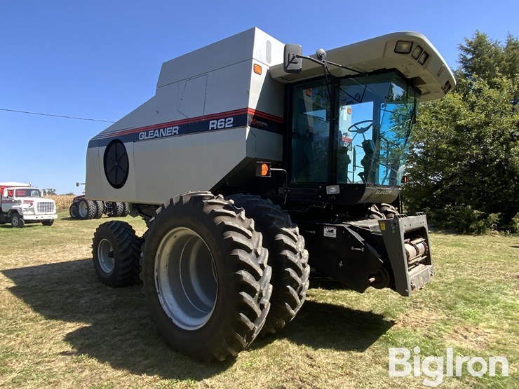 2000-gleaner-r62-image-3