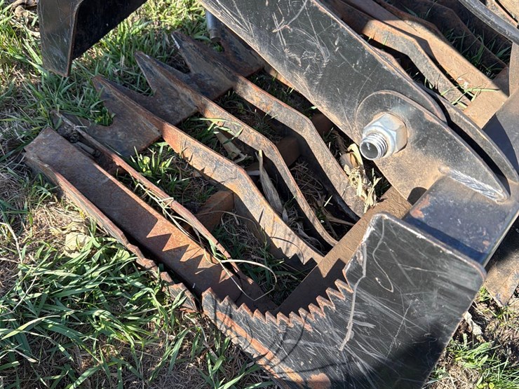 skidloader-78”-grapple-bucket-image-8