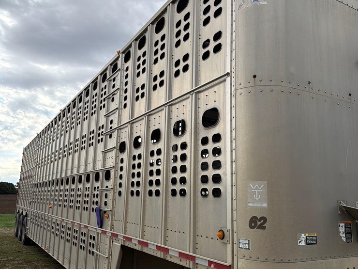 2008-wilson-livestock-trailer-image-15