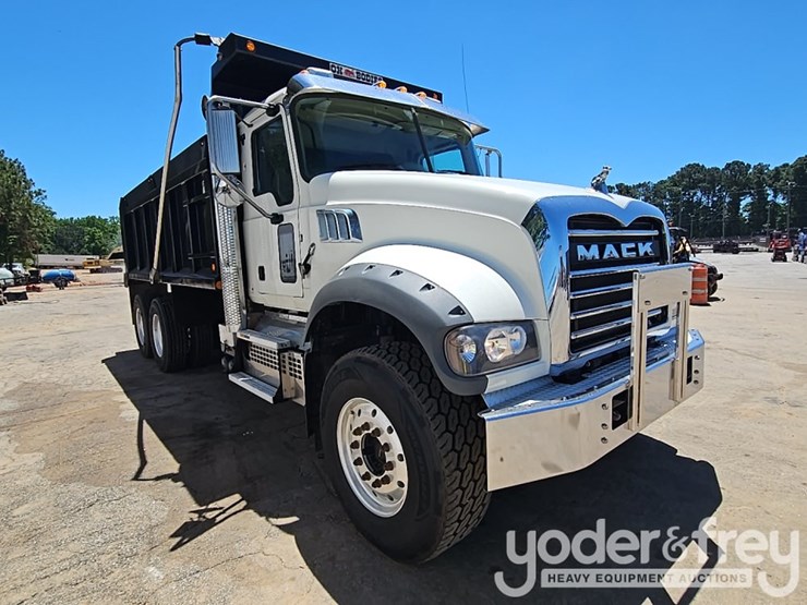 2021-mack-gr64f-image-7