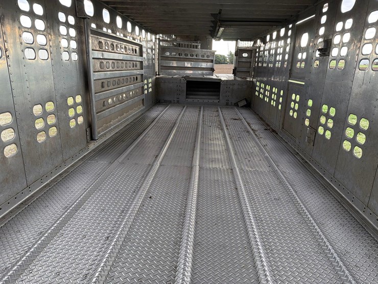2008-wilson-livestock-trailer-image-75