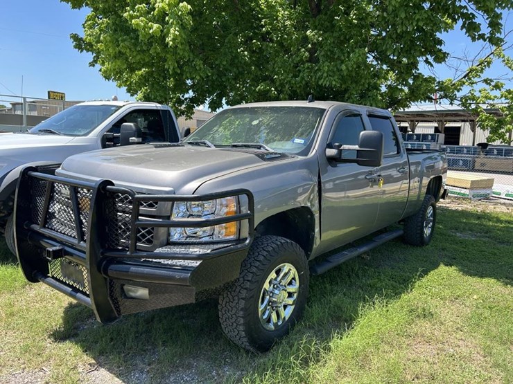 2013-chevrolet-silverado-2500-lt-image-1
