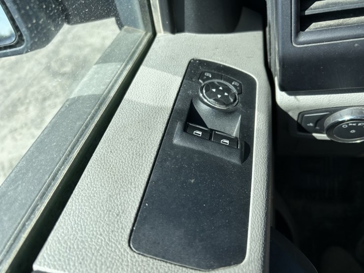 2016-ford-f150-xl-image-28
