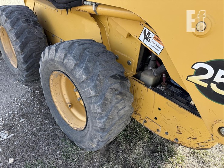 deere-250-image-8