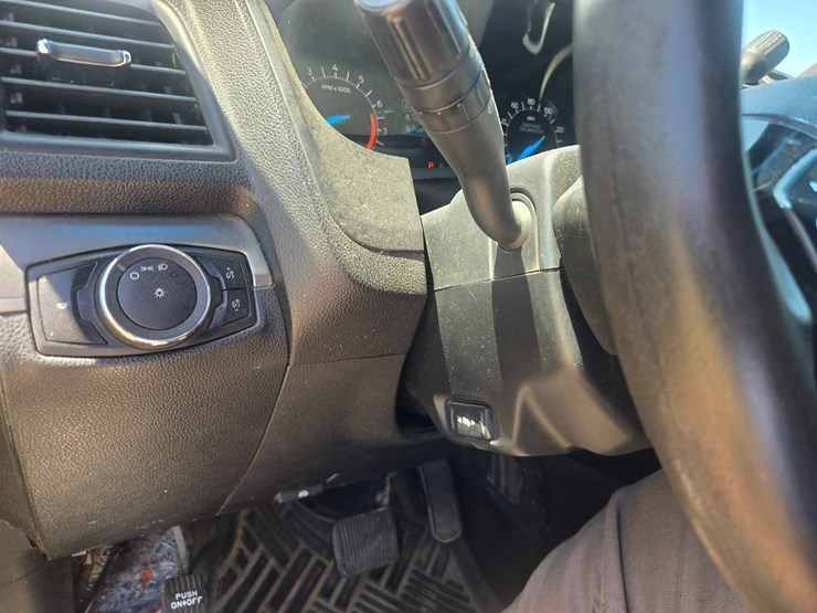 2016-ford-explorer-image-43