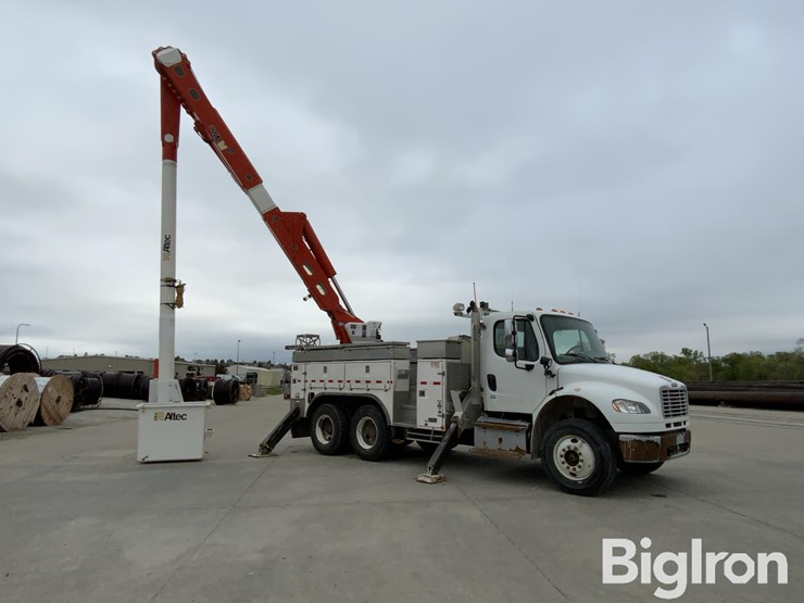 2014-freightliner-m2-106-image-11
