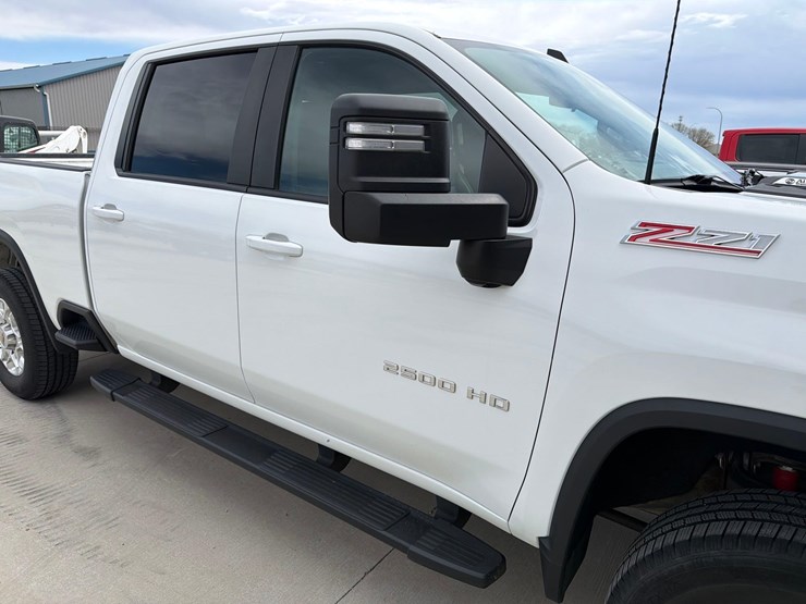 2021-chevrolet-2500hd-image-19