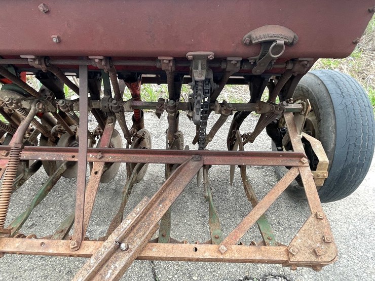 #9009-•-8'-grain-drill-(of)-image-14