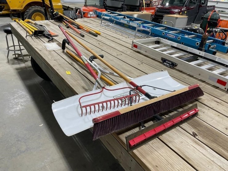 broom,-scraper,-rake-etc-image-2