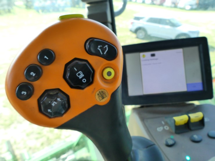 2016-john-deere-cp690-image-21