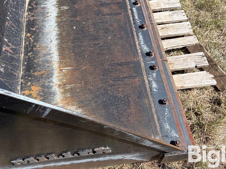 new-holland-145-image-15