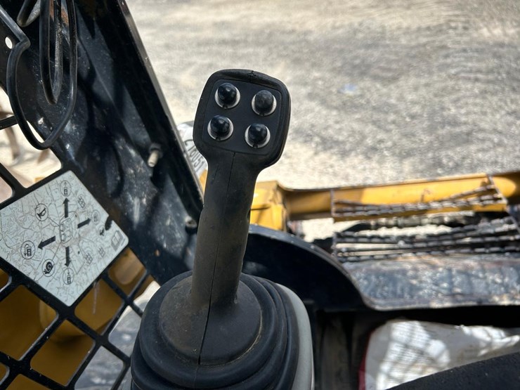 2015-caterpillar-299d-image-26