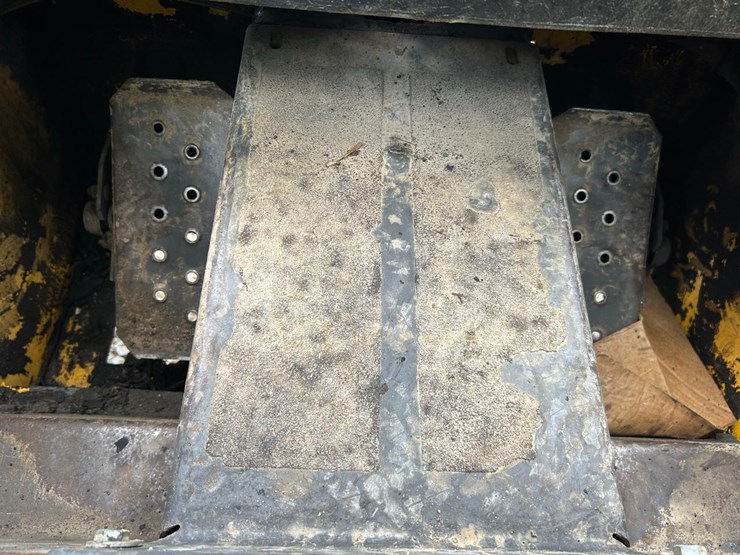 new-holland-l180-image-18
