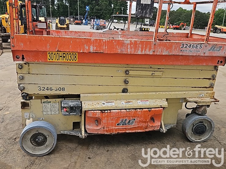 2016-jlg-3246es-image-6