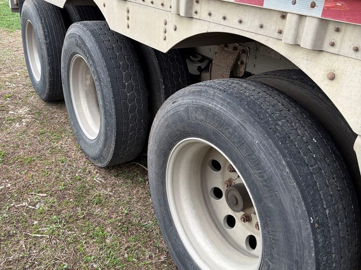 2008-wilson-livestock-trailer-image-11