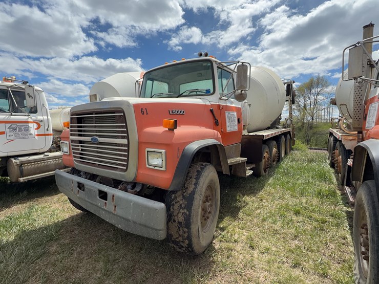1996-ford-lt9000-image-1