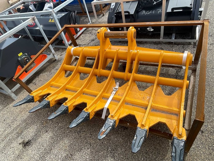 caterpillar-320-image-4