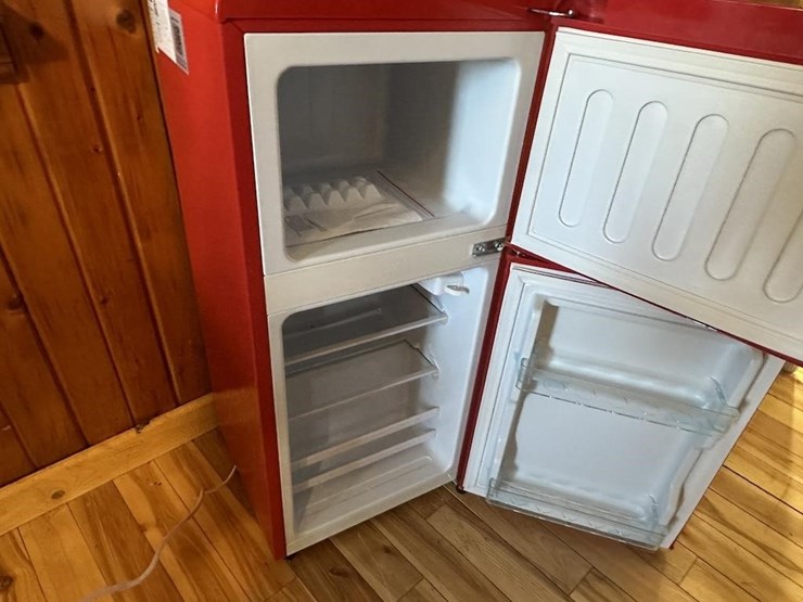 retro-mini-refrigerator-image-4