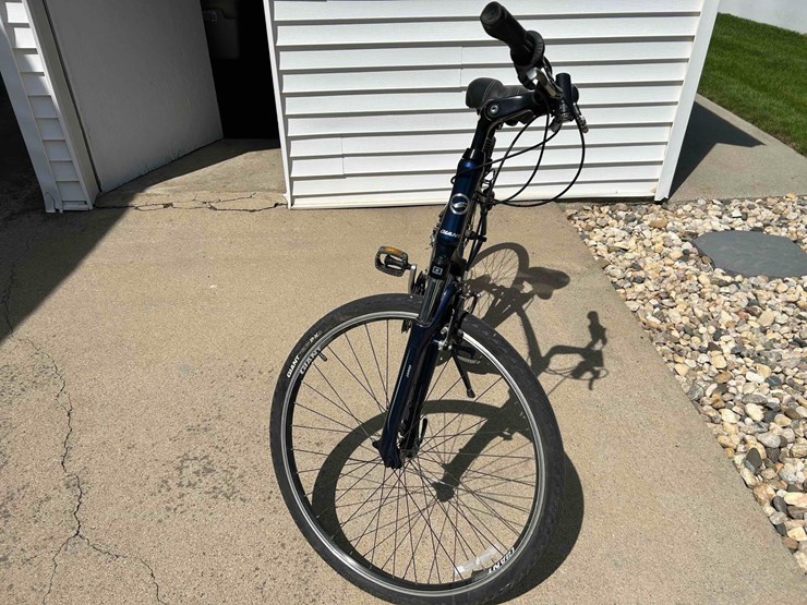 26"-giant-8-speed-bike-image-3