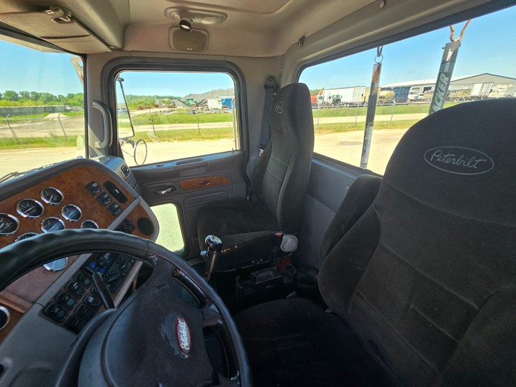 2007-peterbilt-379-image-59