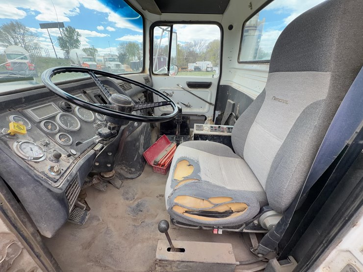 1996-ford-lt9000-image-49