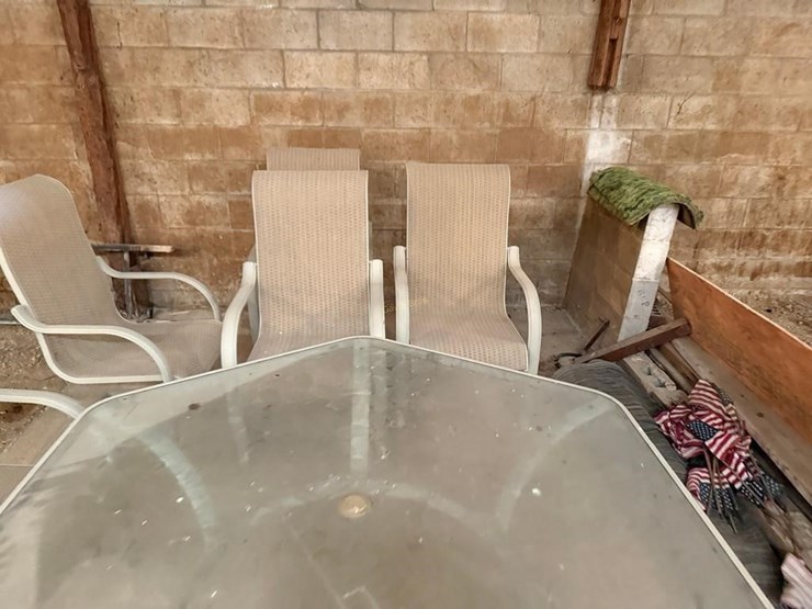 patio-table-&-chairs-image-4