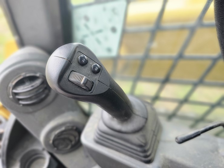 2022-caterpillar-259d3-image-13