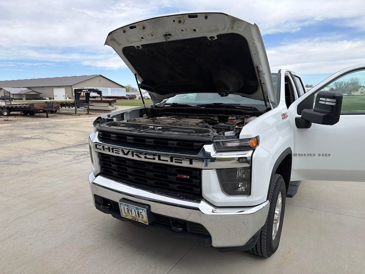 2021-chevrolet-2500hd-image-52