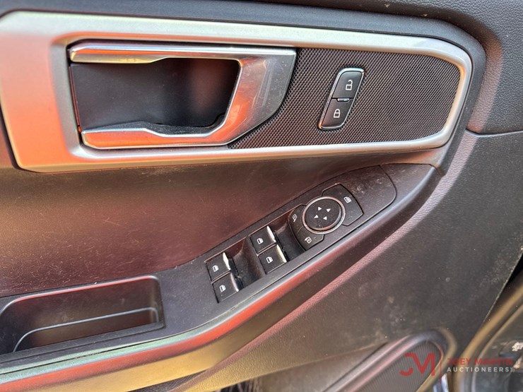 2020-ford-explorer-image-14