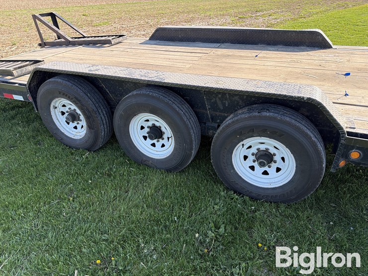 2009-load-max-tri/a-gooseneck-flatbed-trailer-image-13