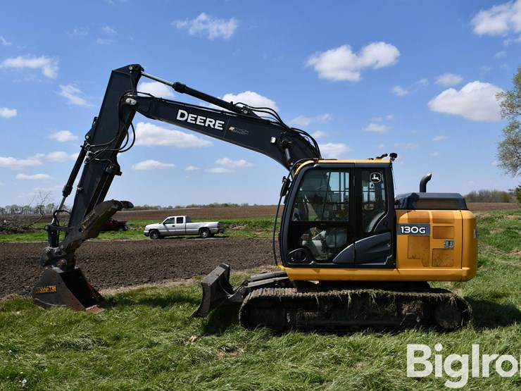 2014-deere-130g-image-8