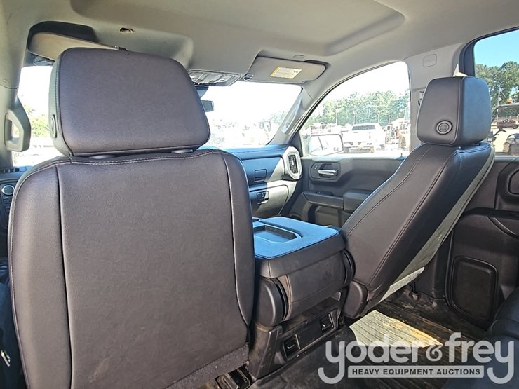 2022-chevrolet-1500-image-30
