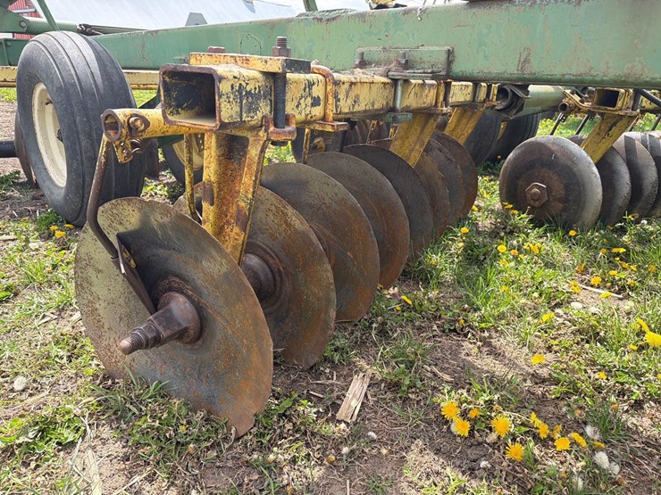 john-deere-230-image-21