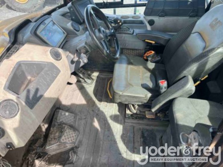 2021-caterpillar-730-image-5