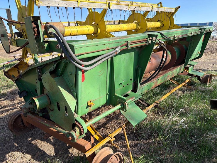 john-deere-13ft-bean-head-with-trailer-image-8