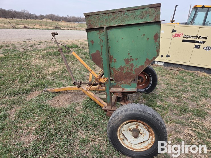 shop-built-seeder/fertilizer-spreader-image-8
