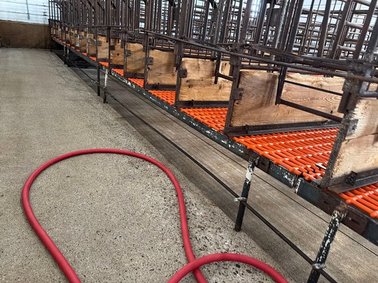 10-sections-of-orange-metal-floor-grates-image-4
