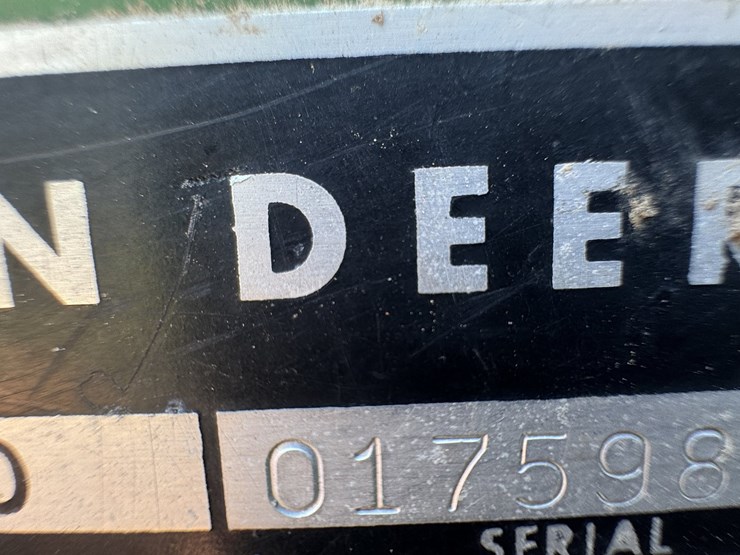 john-deere-220-image-10