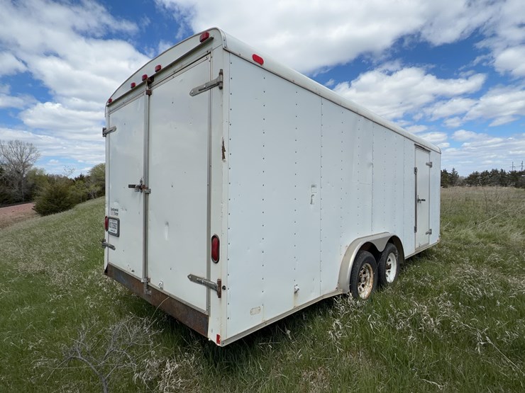 2002-continental-enclosed-trailer-image-3