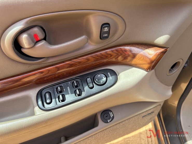 2000-buick-le-sabre-custom-sedan-image-12