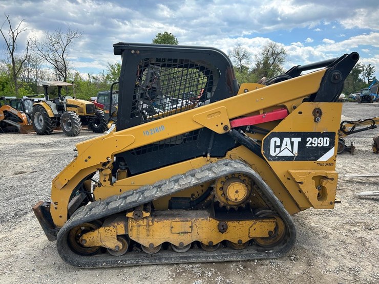 2015-caterpillar-299d-image-1