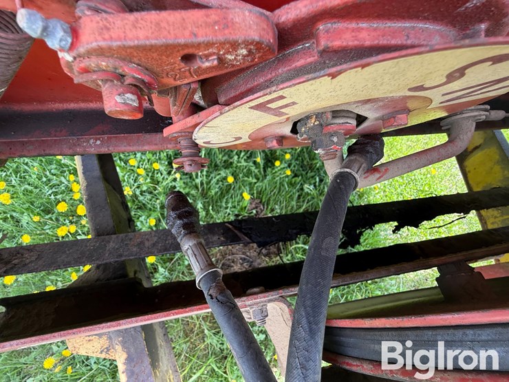 new-holland-519-image-11