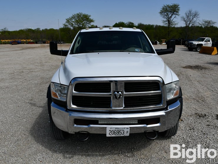 2011-dodge-ram-5500-image-2
