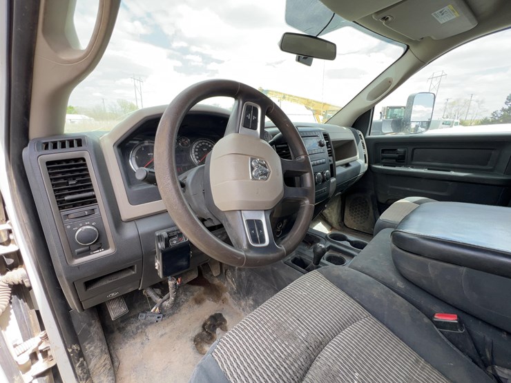2011-dodge-3500-image-12