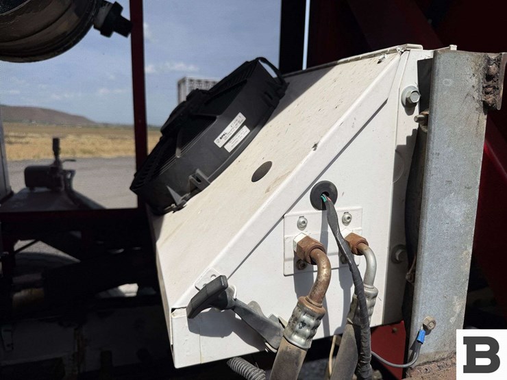1994-peterbilt-320-image-27