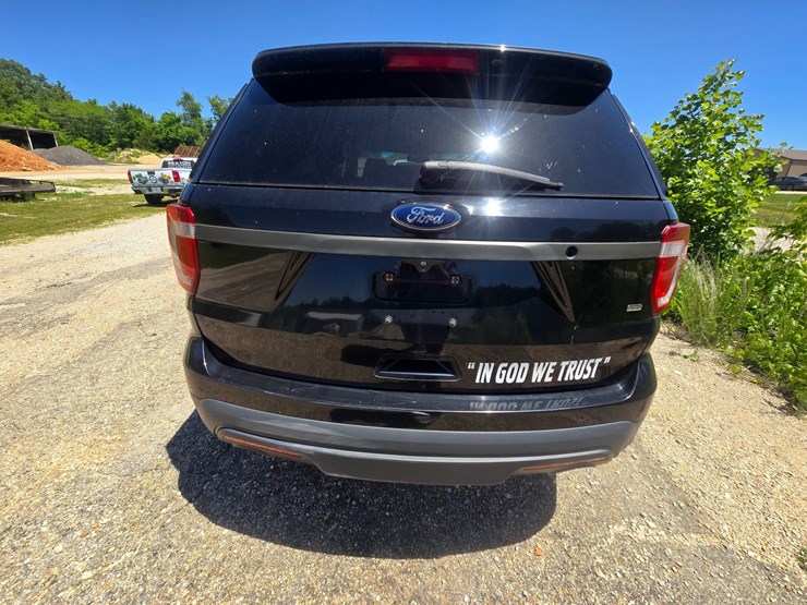2016-ford-explorer-image-8