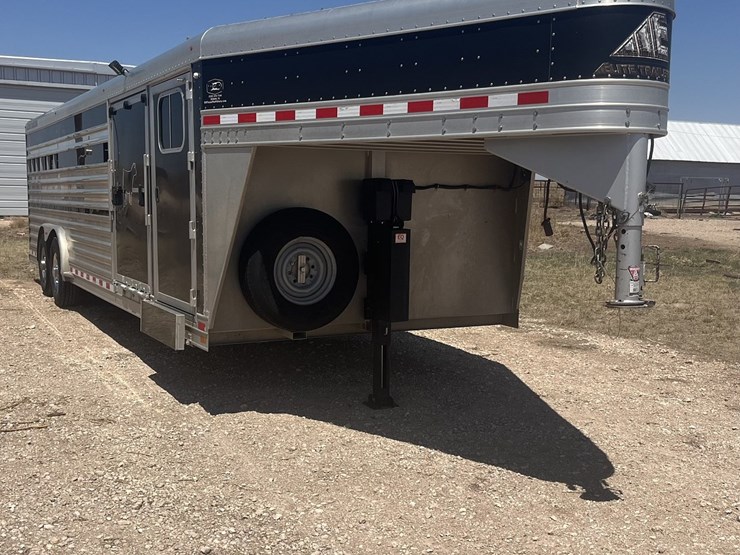 2015-elite-8'x26'-lowpro-livestock-trailer-image-7