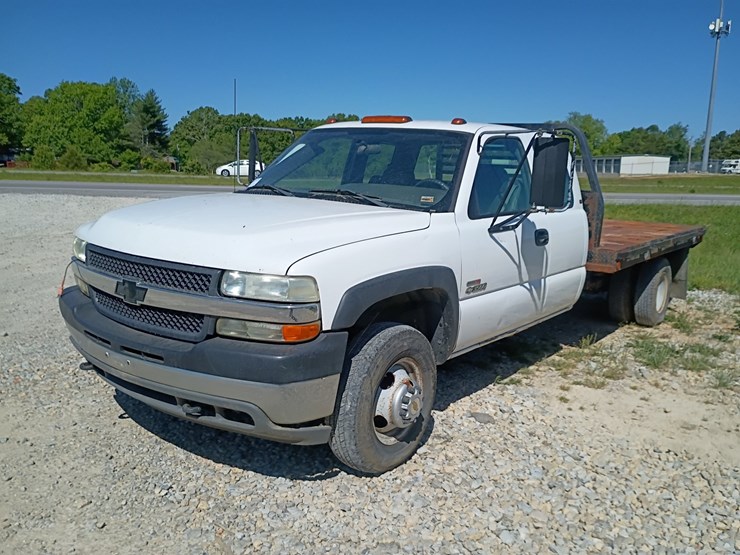 #24570-•-2001-chevrolet-silverado-pickup-truck-image-1