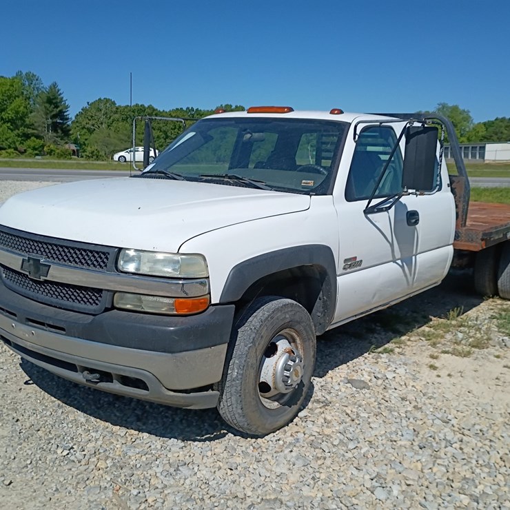 #24570 • 2001 Chevrolet Silverado Pickup Truck